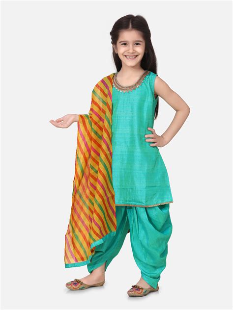 BownBee Sleeveless Solid Kurta & Dhoti With Leheriya Dupatta - Sea Gre
