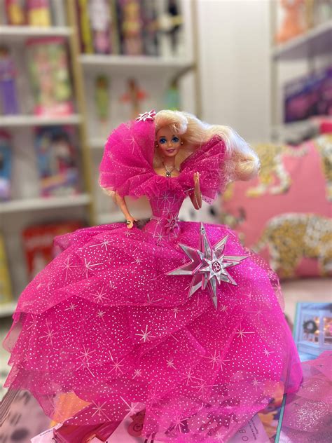 1990 Holiday Barbie is absolutely elite! : r/Barbie