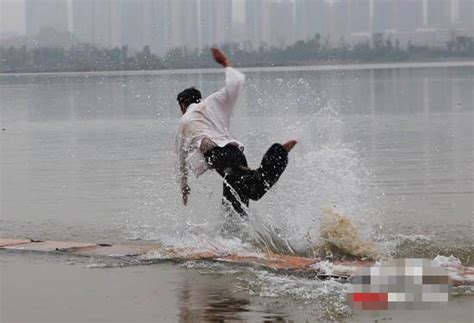 少林武僧长沙水上漂120米刷新世界纪录 - 焦点图 - 湖南在线 - 华声在线