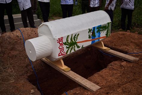Unusual farewell to the dead: Ghana's fantasy coffins