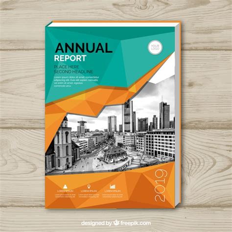 Cover template with polygonal style and buildings | Free Vector
