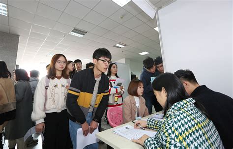 湖南省2018届民办高校毕业生大型供需见面会在我校举行-湖南涉外经济学院