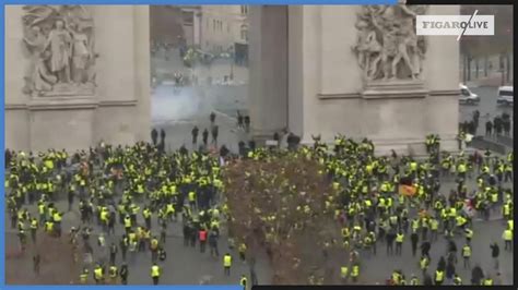 Image result for gilets jaunes détruisent arc de triomphe
