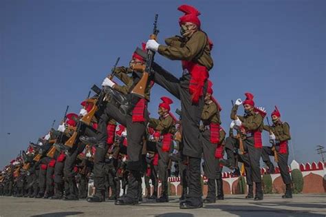 भारतीय सेना को मिले 301 नए जवान, पासिंग आउट परेड में मिलाया कदमताल ...