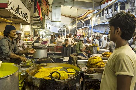 Mohammed Ali Road, Mumbai: Famous Street Food Guide 2026