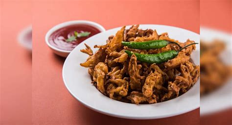 Celebrate monsoon with these 10 desi pakoras!