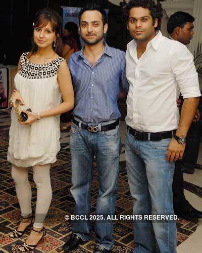 Shama and Kunal Bhiwapurkar during Round Table NART 180 Diwali Party at ...