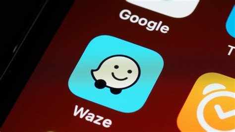 Google Maps vs Waze: Which is really better?