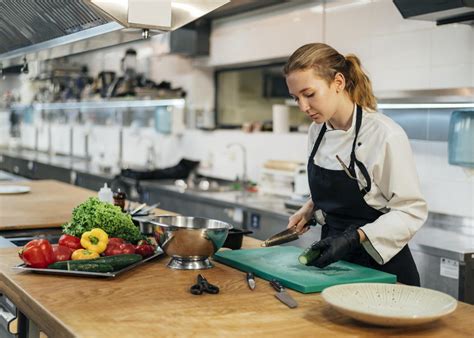 Essential PPE in the Food Industry: What You Need to Know - Blog