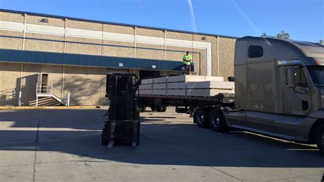 The Benefits of Flatbed Trucking Service and How a 3PL Can Help | Star ...