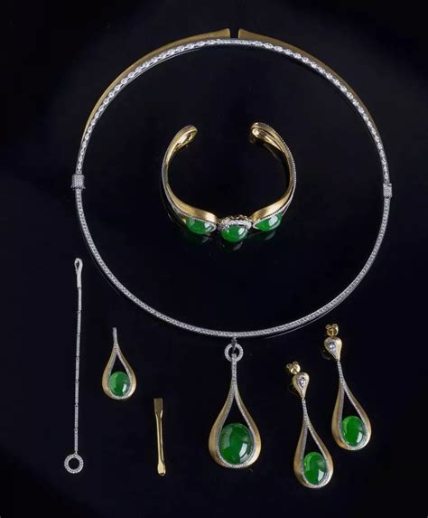 宝格丽_BVLGARI宝格丽推出两款Barocko系列高级珠宝表|腕表之家xbiao.com