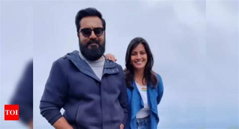 Varalaxmi calls dad Sarath Kumar her real hero, wishes him on birthday ...