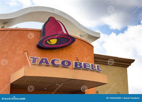 Taco Bell sign editorial stock photo. Image of franchise - 156226338