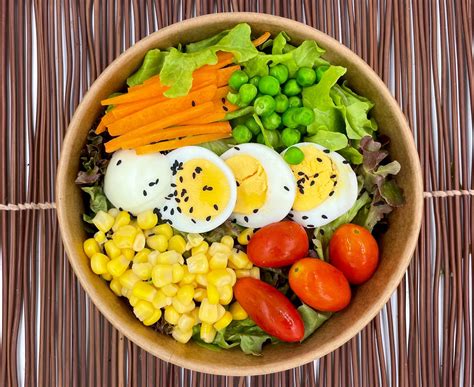 สลัดไข่ต้ม / Fresh Salad with Egg | LINE SHOPPING