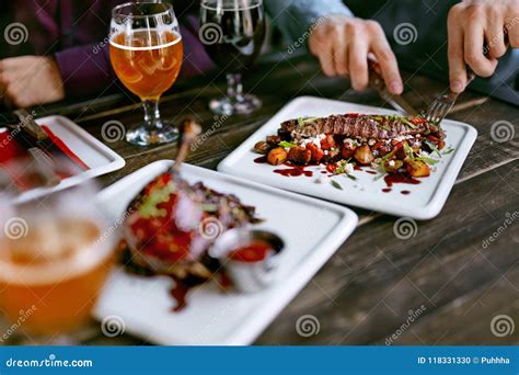 Restaurant Table Layout 的图像结果