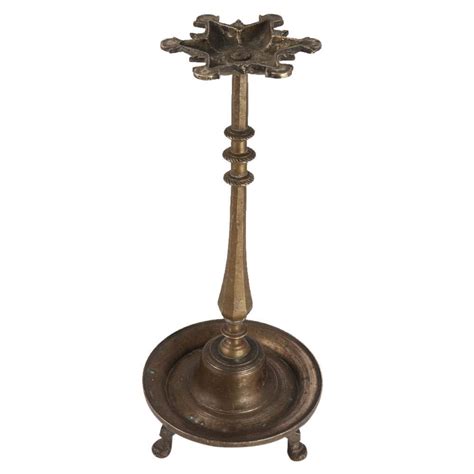 Brass Divine Fancy Oil Lamp Stand