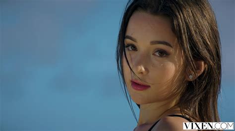 웹진 인벤 : [약후]오이갤 댓글에서 추천 받은 배우 Ellie Leen - 오픈이슈갤러리