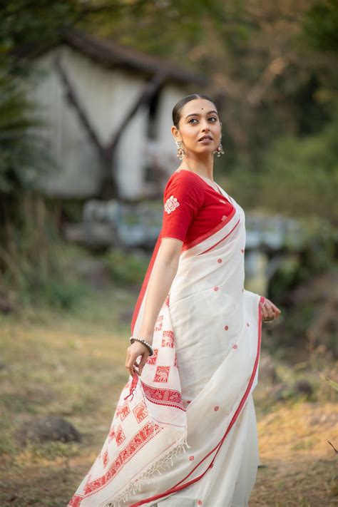 GajMayur Lal Sada Cotton Baluchari Saree – Kathatale