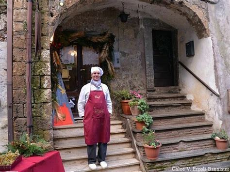 Calcata, a medieval town on the centre of a cliff | Meer