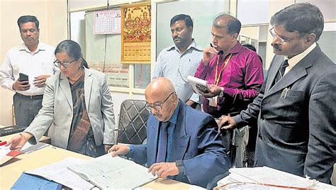 Lokayukta reveals BBMP office anomalies, son working on mother's behalf