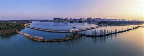 芜湖市湾沚区新能源产业基地及配套设施建设项目首根钢柱吊装成功 - 中国网客户端