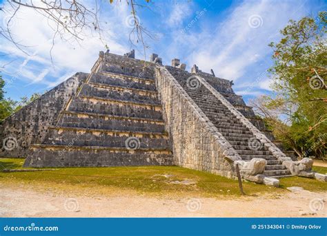 Ruins of El Osario Pyramid, Chichen Itza, Yucatan, Mexico, Maya ...