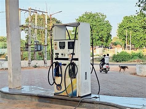 Shortage of diesel at petrol pumps across the district including Sankheda