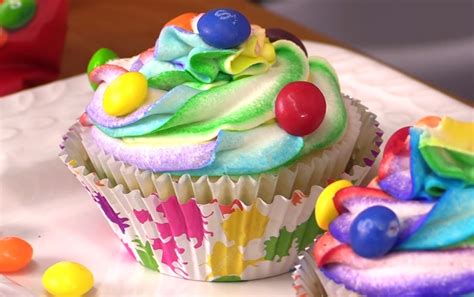 Cupcake Cầu Vồng Tình Yêu