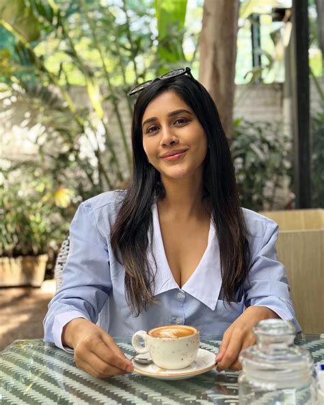 Nabha Natesh : కాఫీ తాగుతూ చిల్ అవుతున్న నభా నటేష్.. | Actress Nabha ...