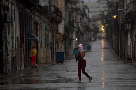 Hurricane Ian plunges Cuba into darkness. Next, Florida | Visuals ...