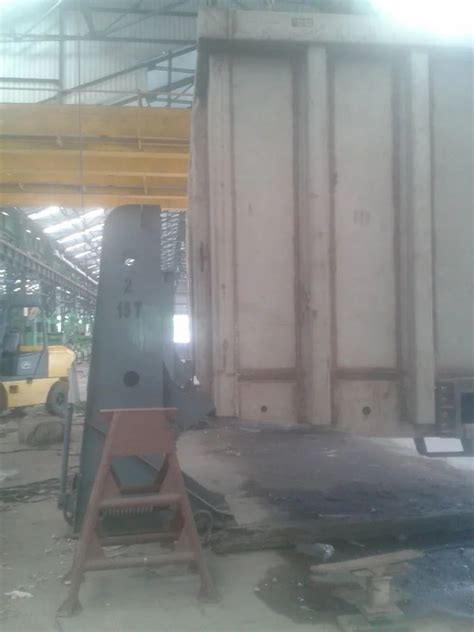 Coach lifting jack - Coach Body Lifting Jack Manufacturer from New Delhi