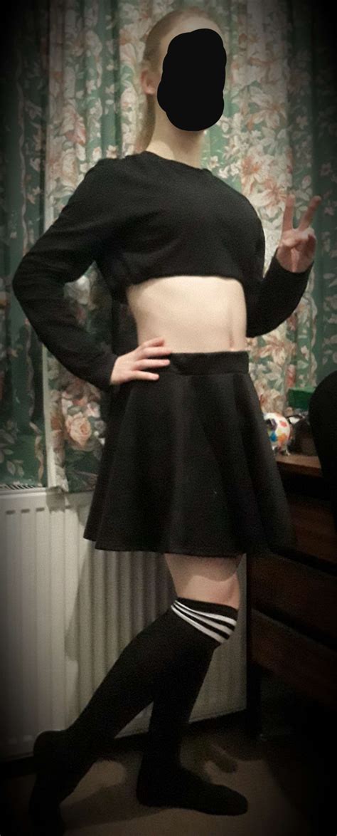 hiii, do you think I'm cute? First time wearing a skirt :3 : r/femboy