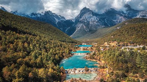 Aerial view of Blue Moon Lake with Jade Dragon Snow Mountain, Lijiang ...