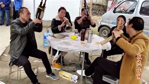 湖南农村白事风俗，道士用袈裟拦着做法事_腾讯视频