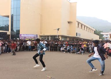 UNSDG/sdg4 · Top 10 Best Private Universities in India 2022 %