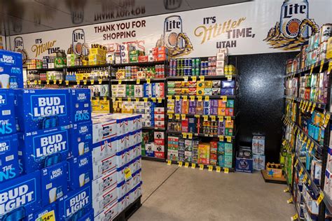 Kent’s Celebrates Re-Opening in Roy - Associated Food Stores