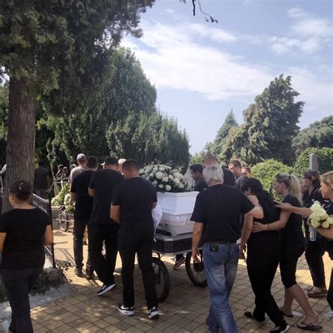 Novosti.rs | Galerija | BELI KRST U NIKOLINIM RUKAMA, NA NjEMU IME ...