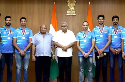 उप राष्ट्रपति धनखड़ से मिली पुरुष वॉलीबॉल टीम - men s volleyball team ...