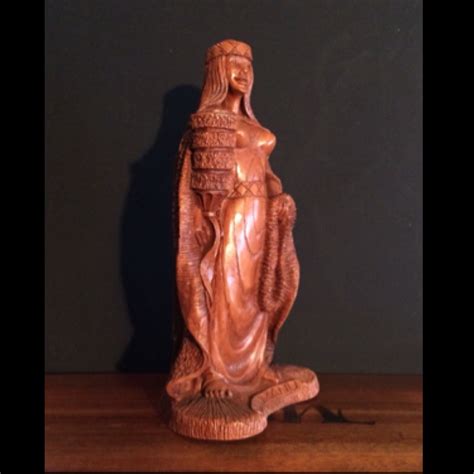 COCOJOE'S KAAHUMANU QUEEN REGENT 置物 | Moose Aloha Gallery