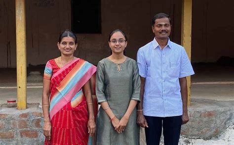 தமிழ்நாடு மாணவியை அழைத்த முன்னாள் அதிபர் ஒபாமா தலைமையிலான குழு!