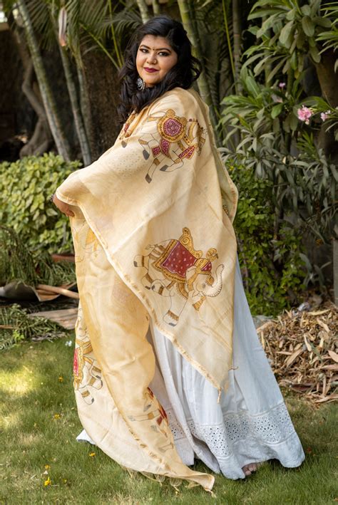 Sawari Hand painted Chanderi dupatta – Guthali