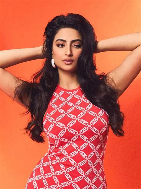 Palak Tiwari steals hearts in adorable red and white bodycon dress ...