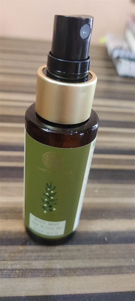 Forest Essentials Body Mist Oudh & Green Tea | Long Lasting & Intense ...