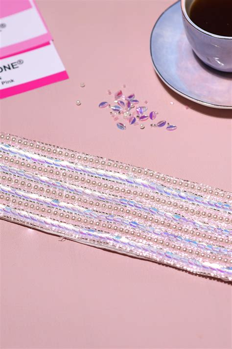 Pearl And Leaf Sequence Line Belt – LabelSwish