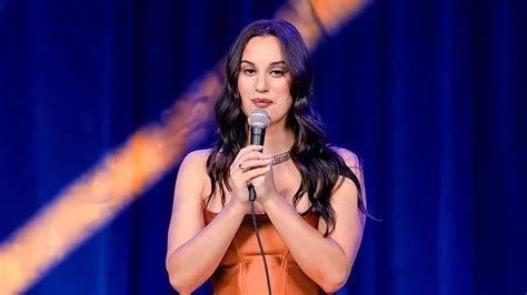 "Hannah Berner: We Ride at Dawn" on Netflix: A Stand-Up Act Overflowing with Persona