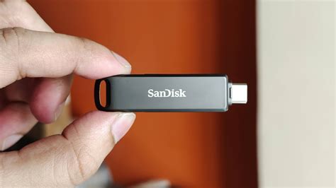 SanDisk iXpand Flash Drive Luxe: In pics | HT Tech