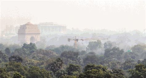 Delhi engulfed in smog as air quality slips further