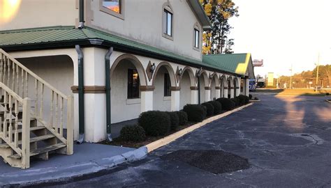 SCOTTISH INNS (Richmond Hill) - Hotel Reviews, Photos, Rate Comparison ...