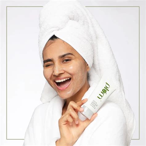 Buy Plum Plum Green Tea Gentle Revival FaceScrub (75 g) Online at Best ...