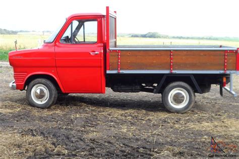 MK1 FORD TRANSIT SINGLE WHEEL TRUCK, 20,000 MILES 1 PREVIOUS KEEPER. RED